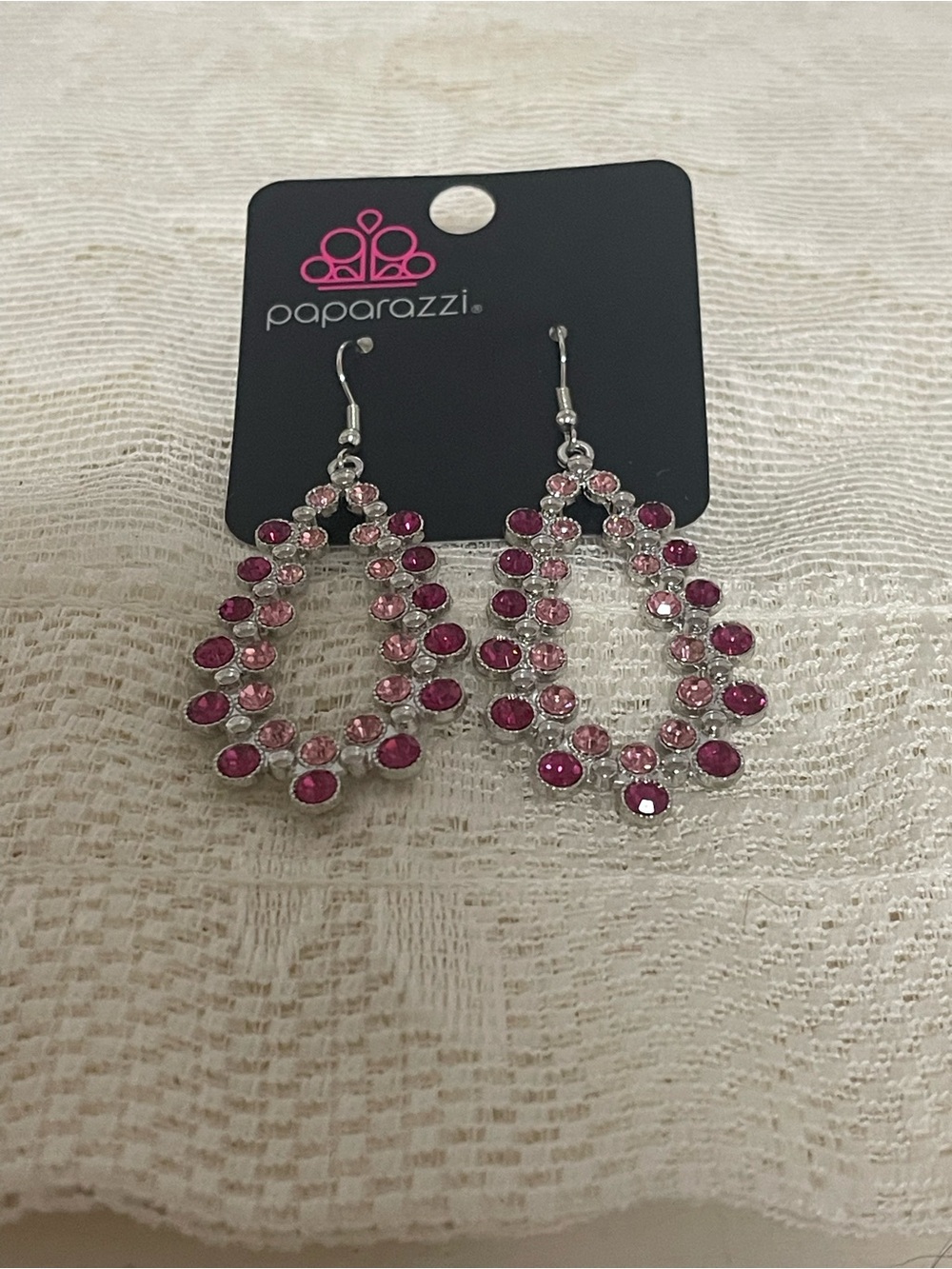 paparazzi Fuchsia & Light Pink Teardrop Rhinestone Earrings

2 pair similar